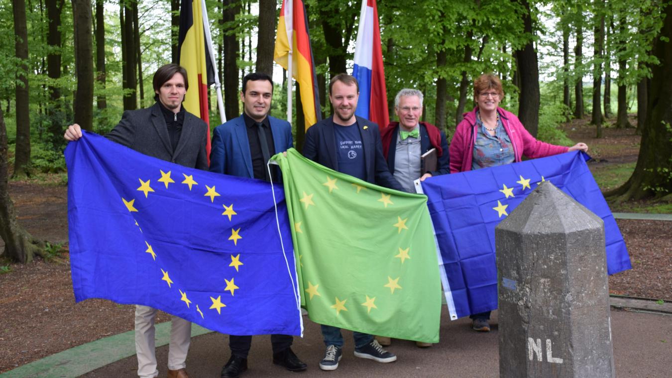 <p>Die Kandidaten von Ecolo für die EU-Wahlen mit Spitzenkandidat Shqiprim Thaqi (Zweiter von links).</p>
