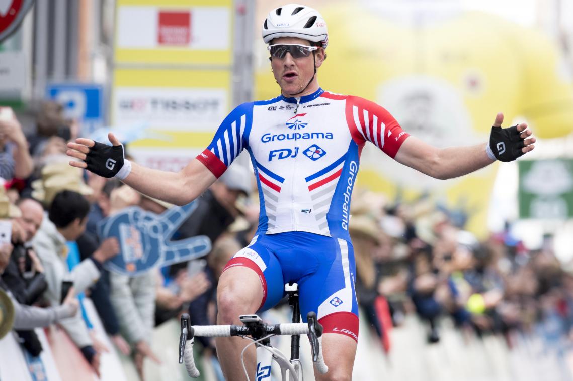 <p>Stephan Küng feierte seinen Etappen ausführlich.</p>