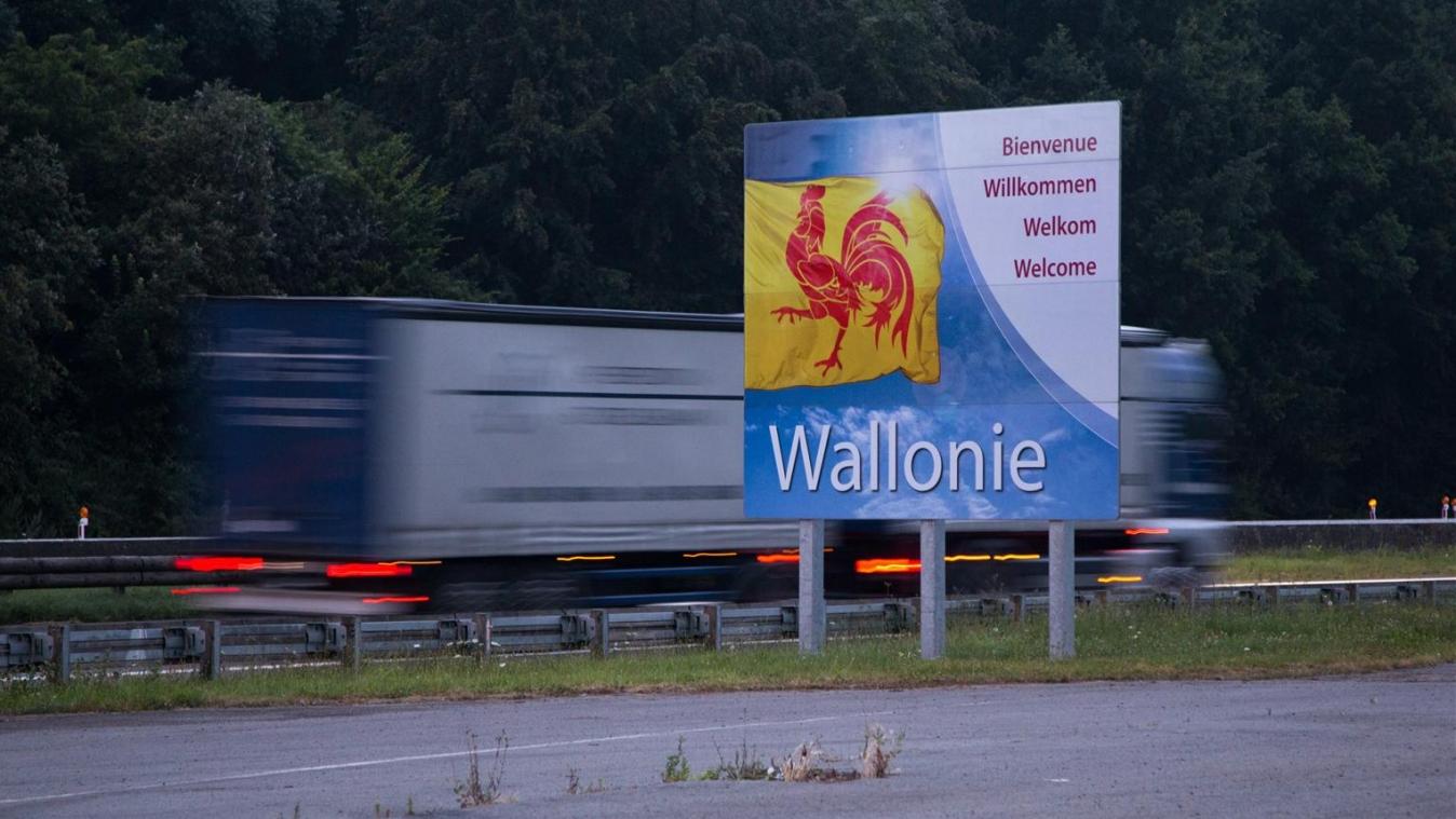 <p>Gehören bald der Vergangenheit an: die Begrüßungsschilder der Wallonischen Region, die noch auf Höhe von Lichtenbusch und bei Steinebrück stehen.</p>