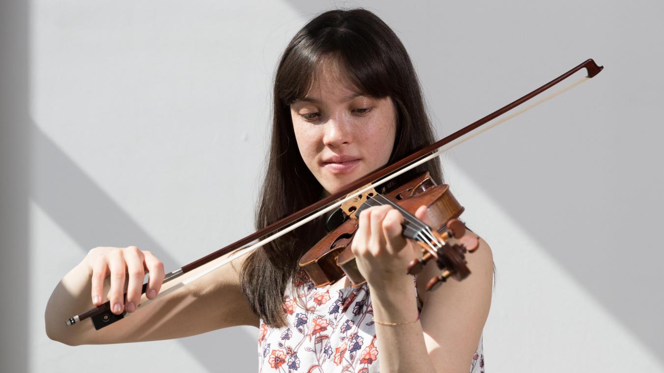 <p>Violinistin Sylvia Huang in Aktion</p>