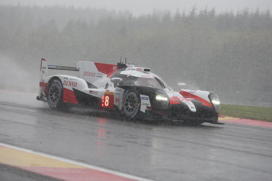 <p>Der siegreiche Toyota TS050 Hybrid im Schneegestöber in Spa-Francorchamps.</p>
