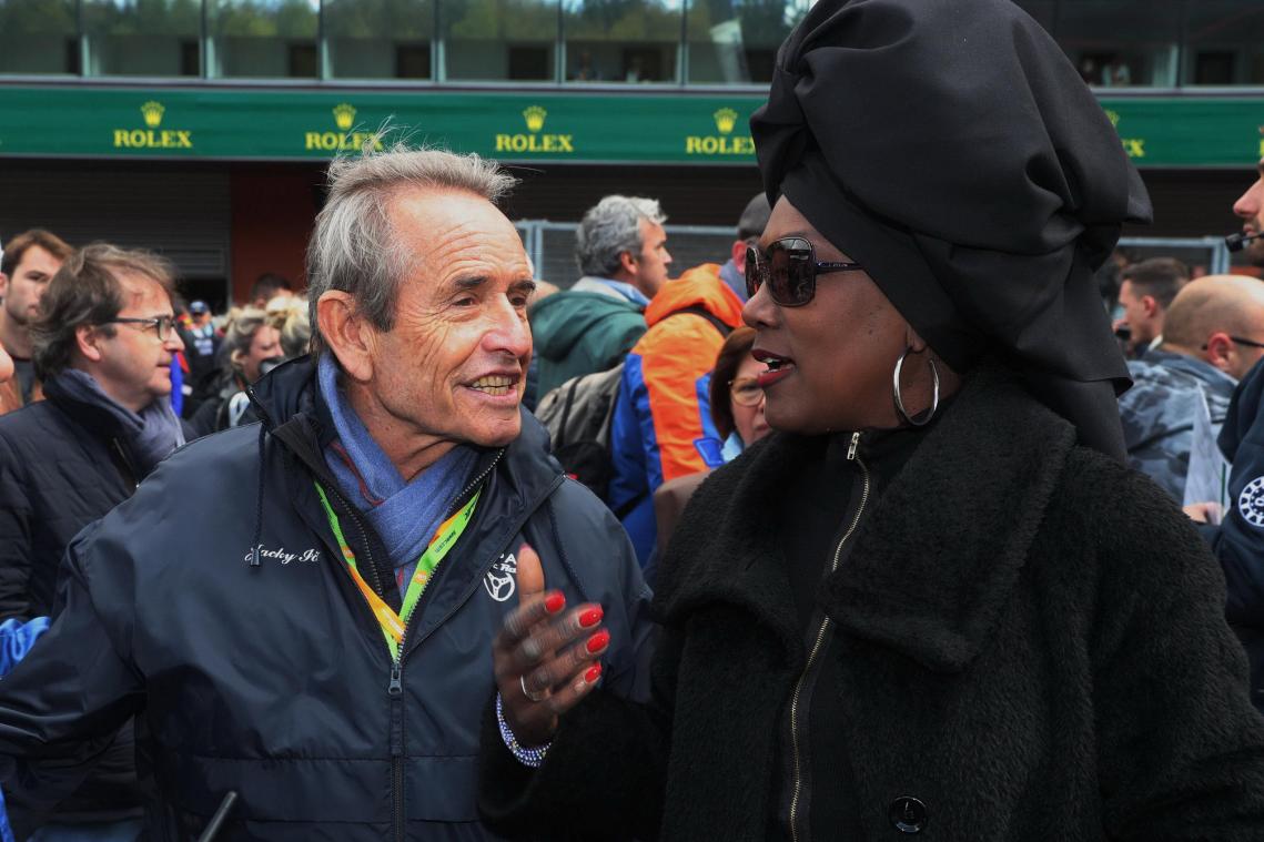 <p>Rennsportlegende und Porsche-Botschafter: Jacky Ickx, hier mit seiner Lebensgefährtin Khadja Nin, bei der Startaufstellung zum 6-Stunden-Rennen in Spa-Francorchamps.</p>