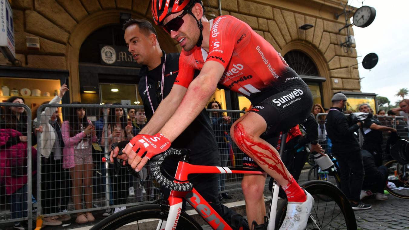<p>Tom Dumoulin hatte sich bei seinem Sturz am Dienstag eine Knieverletzung zugezogen.</p>