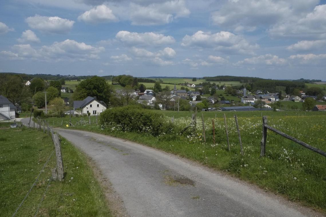 <p>Blick auf Espeler: In der Gemeinde Burg-Reuland ist das Knotenpunktsystem so gut wie fertig. Die Wanderer können auch nicht so bekannte Routen entdecken.</p>