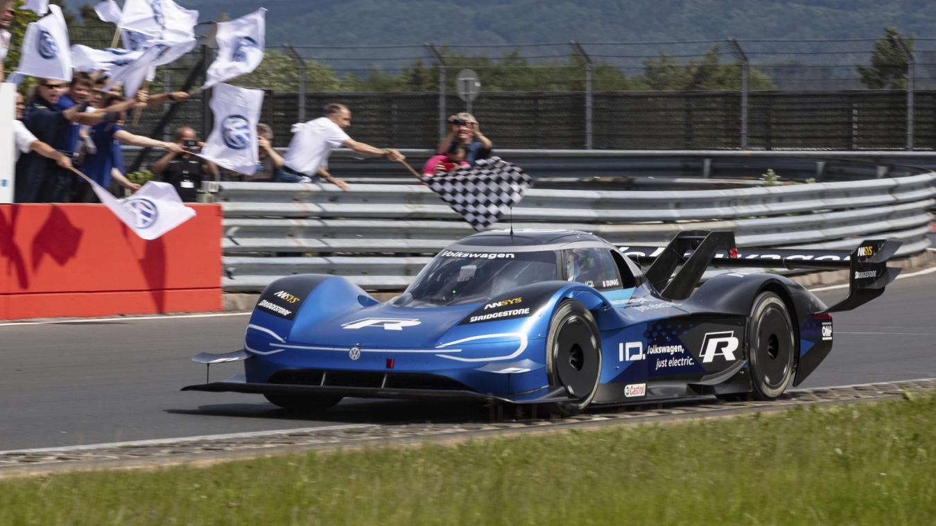 <p>Der VW ID.R im Ziel seiner Rekordfahrt am Nürburgring</p>