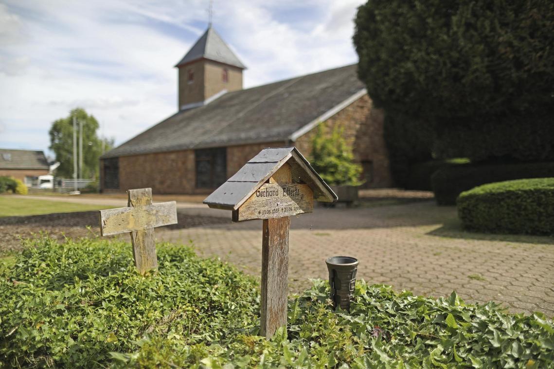 <p>An diesem Samstag wird die Kirche St. Lambertus entweiht. Das Dorf Morschenich muss dem Braunkohletagebau Hambach weichen.</p>