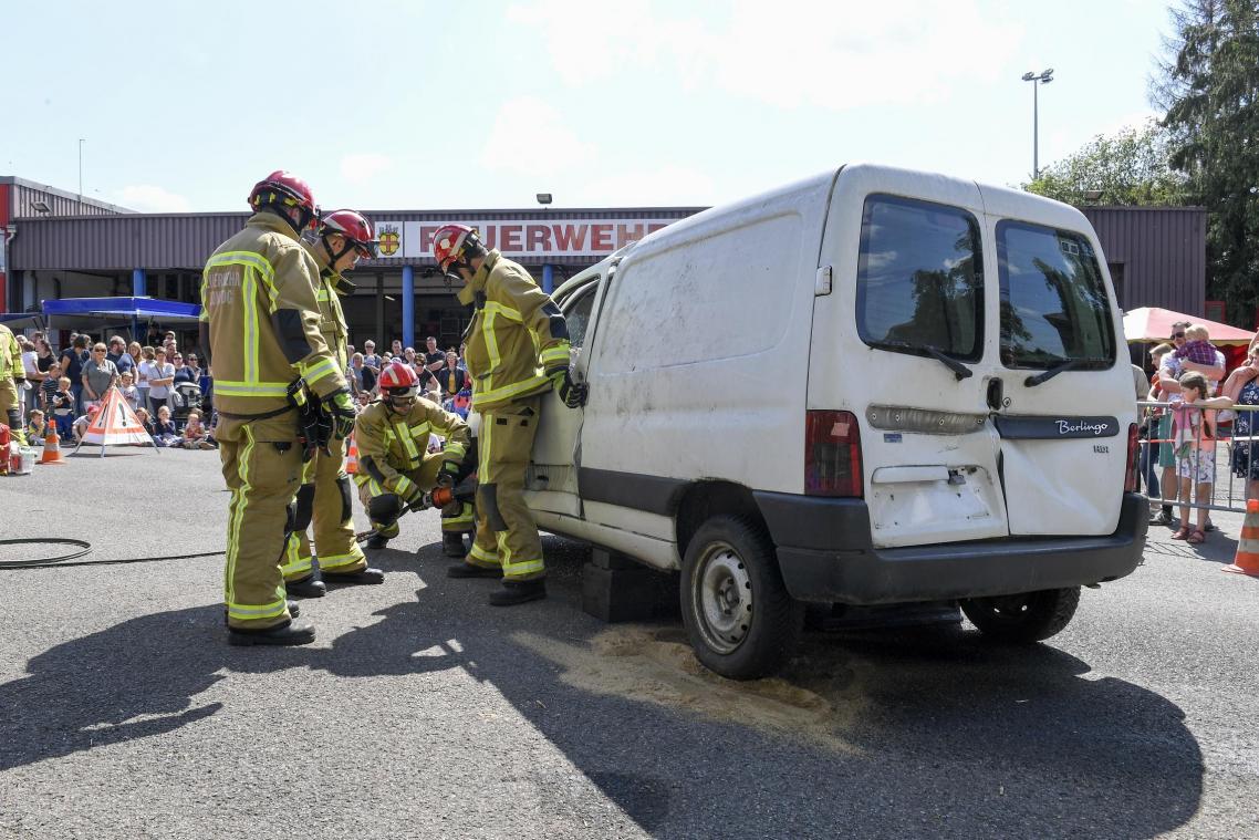 <p>Bürger blickten den Feuerwehrleuten über die Schulter</p>

