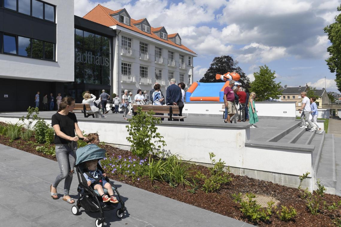 <p>Das neue Verwaltungsgebäude der Stadt Eupen übte am Samstag eine große Anziehungskraft aus.</p>