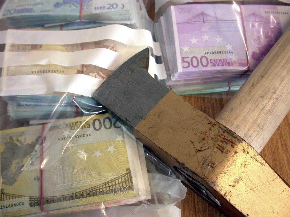 <p>Ein Spalthammer spielt eine Rolle beim Einbruch in ein Eupener Juweliergeschäft. Dort wurden 44 Schmuckstücke mit einem Gesamtwert von 55.000 Euro entwendet.</p>