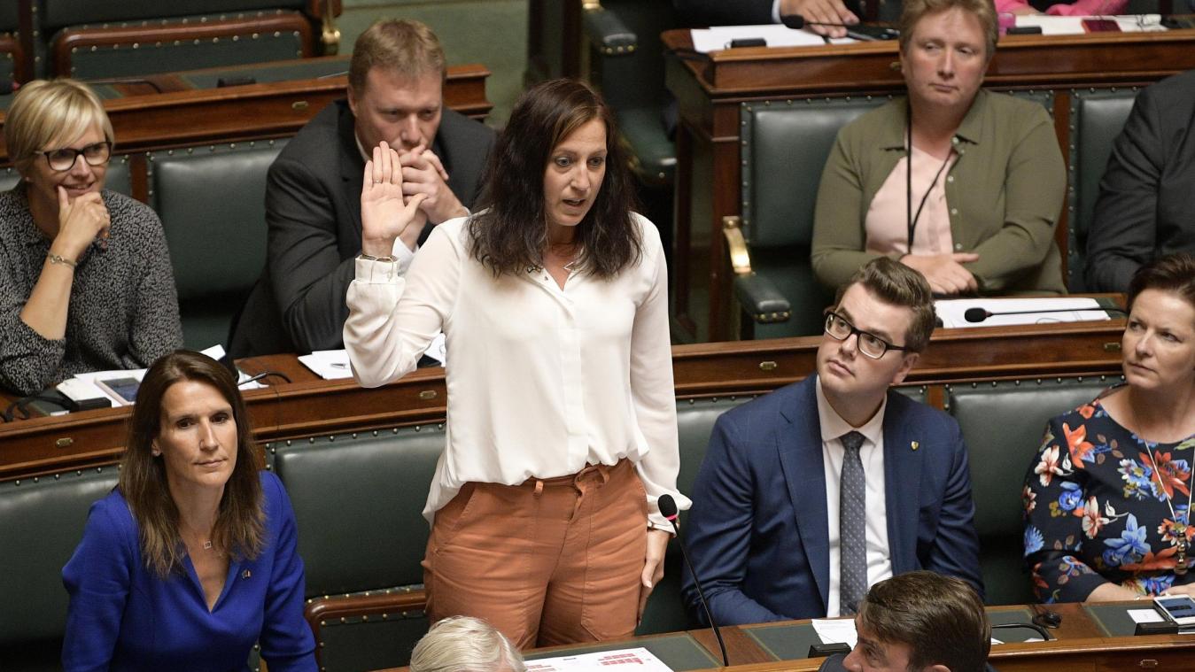 <p>Kattrin Jadin am Donnerstag bei ihrer Vereidigung in der Kammer. Die Eupenerin gehört dem föderalen Parlament seit 2007 an.</p>
