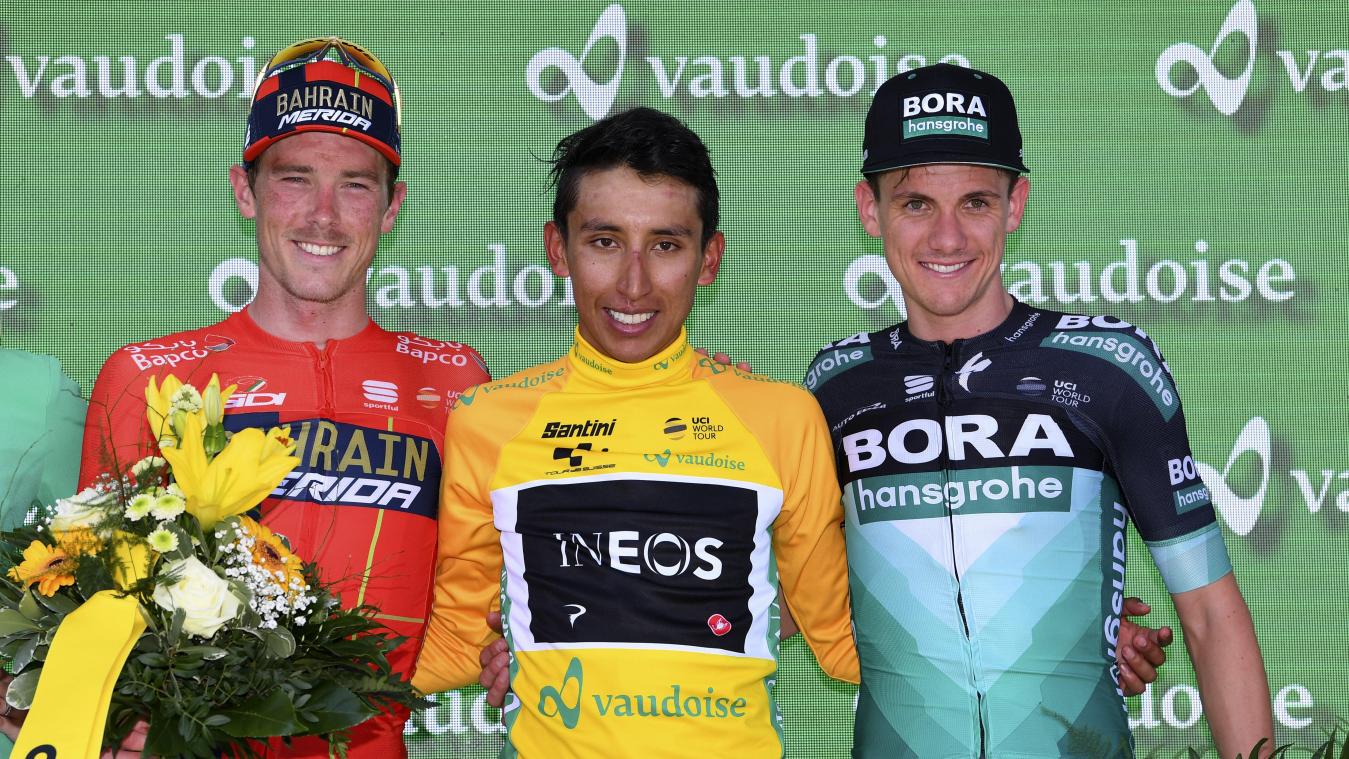 <p>Tour-de-Suisse-Sieger Egan Bernal (m.) mit dem Tour-Zweiten Rohan Dennis (l.) und dem Drittplatzierten Patrick Konrad (r.) bei der Siegerehrung.</p>