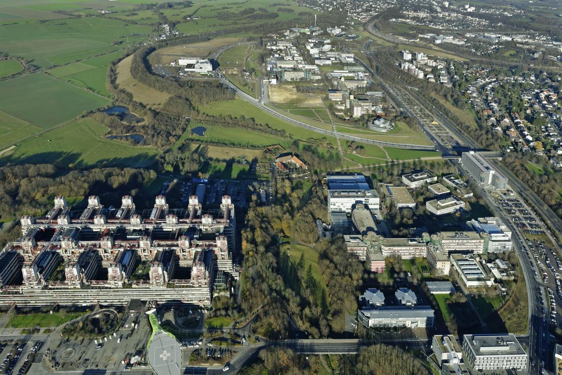 <p>Der Campus Melaten mit dem Uniklinikum: Die RWTH hat das 170.000 Quadratmeter große Gelände im Westen der Stadt 2018 gekauft. Der RWTH Aachen Campus mit seinen beiden Bereichen Melaten und West soll dadurch zu einem der größten Forschungsareale Europas entwickelt werden.</p>