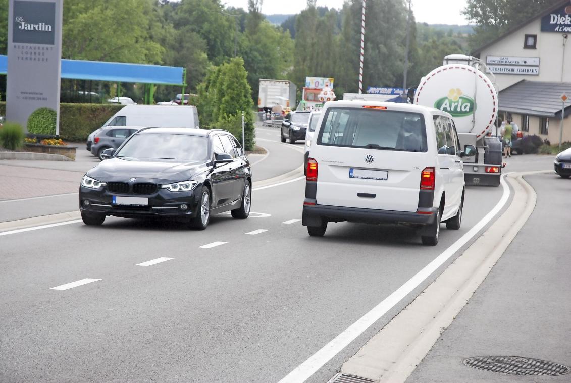 <p>Täglich quälen sich rund 11.000 Fahrzeuge, darunter viele Lkw über die N 62 durch die Ortschaften Grüfflingen, Oudler und Dürler, doch die geplante Umgehungsstraße lässt schon seit vielen Jahren auf sich warten.</p>