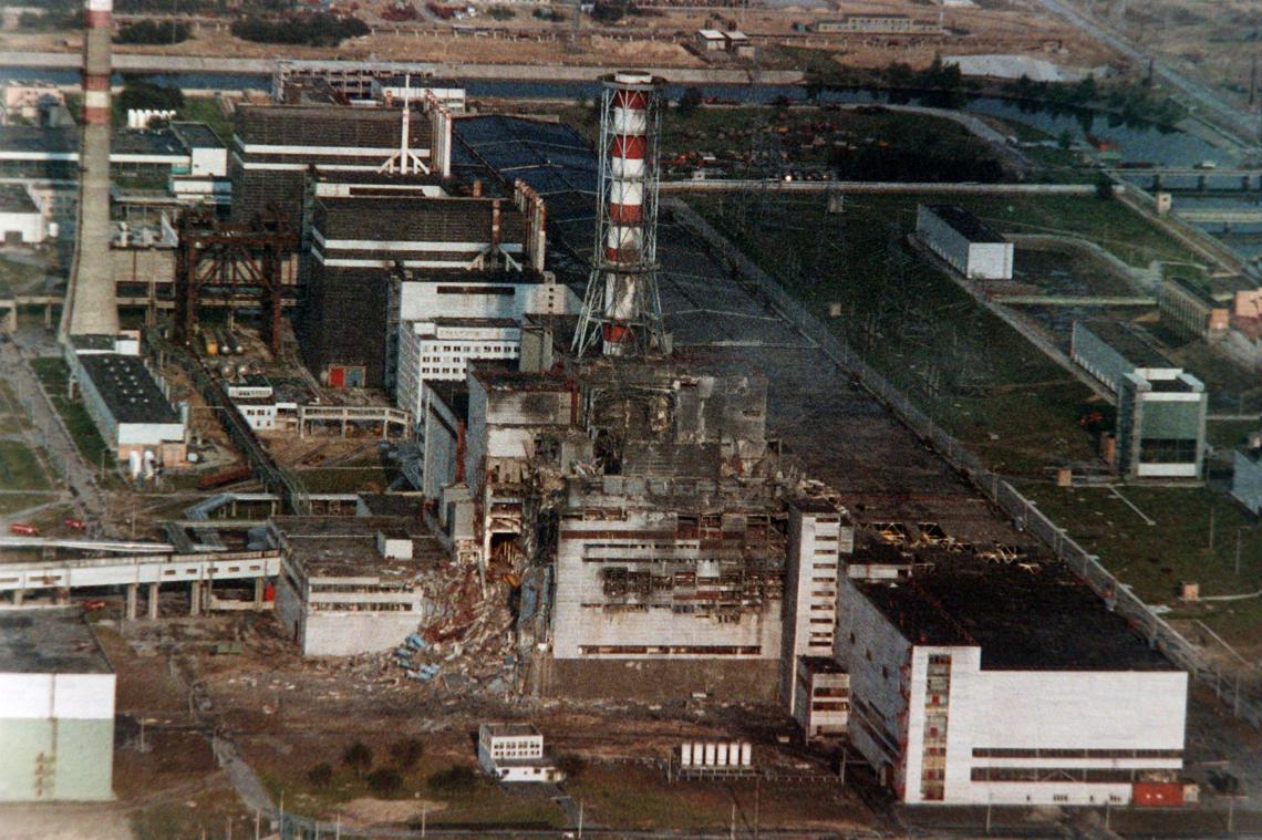 <p>30.04.1986, Ukraine, Tschernobyl: Blick auf den zerstörten Reaktor des Atomkraftwerkes.</p>
