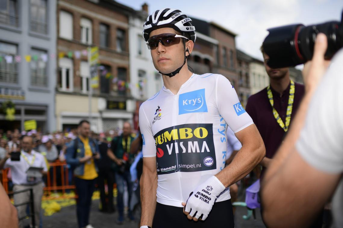 <p>Wout Van Aert fährt weiterhin im Weißen Trikot des besten jungen Fahrers.</p>