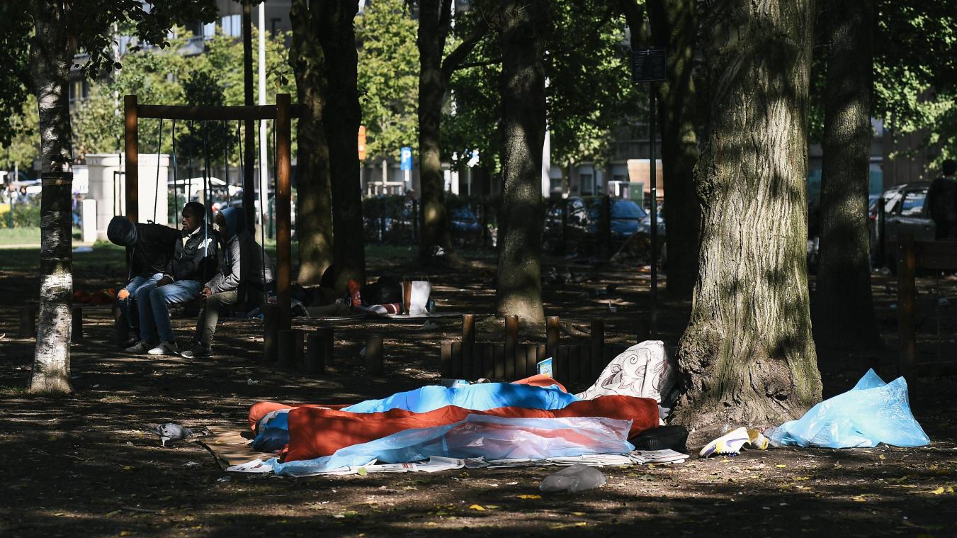 <p>Maximilianpark in Brüssel im Jahr 2018: Ein Ort, an dem viele illegal eingewanderte Migranten sich treffen und schlafen.</p>