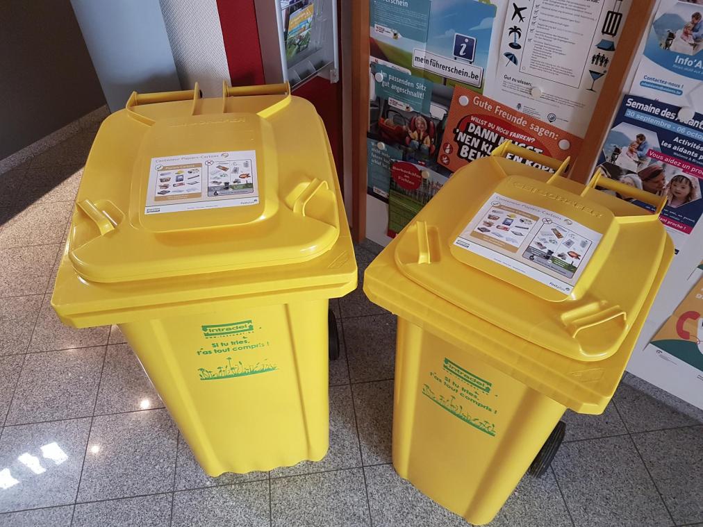 <p>Gelbe Tonnen für Altpapier und -karton. Die Bürger können zwischen dem Standardmodell (140 Liter, rechts) und der größeren Variante (240 Liter) wählen.</p>