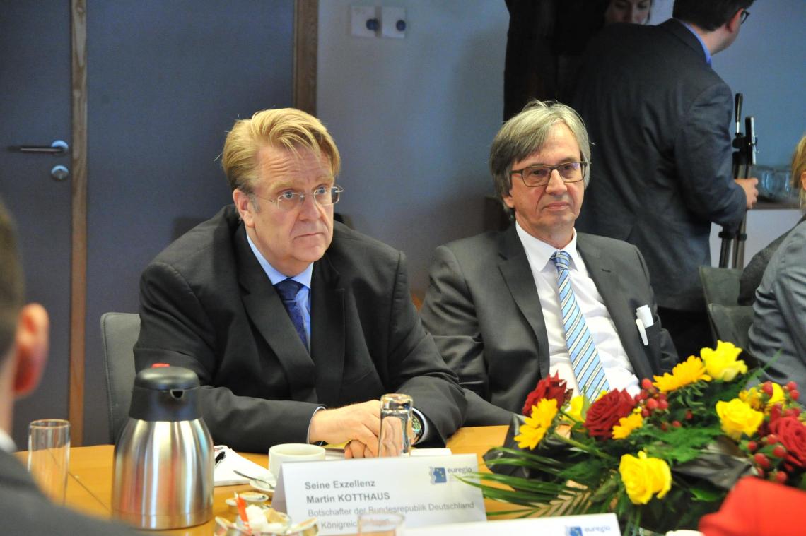 <p>Am Montag besuchten die Botschafter der Bundesrepublik Deutschland im Königreich Belgien, Martin Kotthaus (links), und im Königreich der Niederlande, Dirk Brengelmann (rechts), die Euregio Maas-Rhein und machten dabei auch Halt in Eupen.</p>