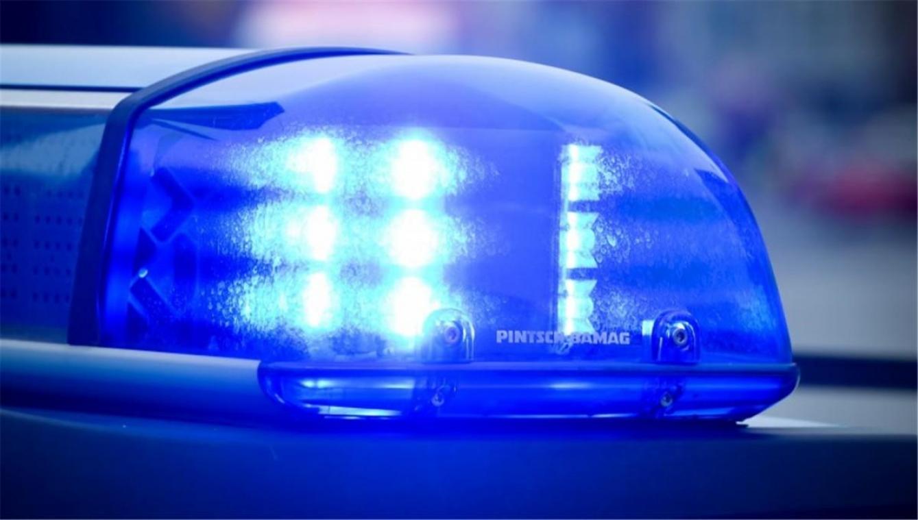 <p>Pkw-Fahrer beschädigt in St.Vith Randsteine</p>
