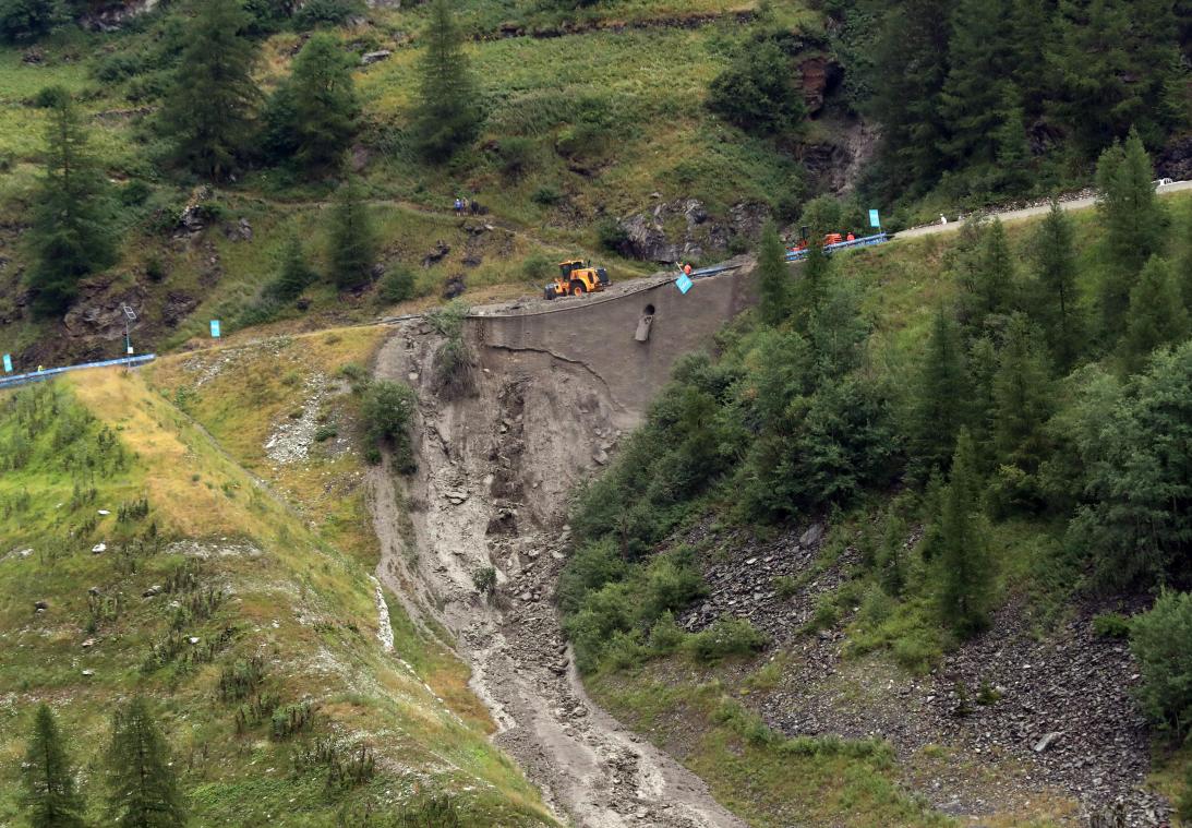 <p>Solche Schlammlawinen sorgen für eine kürzere Etappe am Samstag.</p>