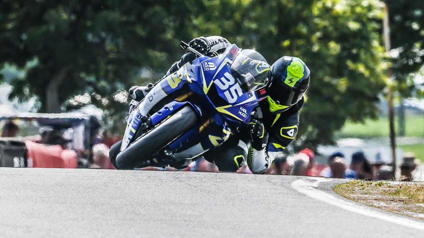 <p>Tom Kohnen auf dem Podium</p>
