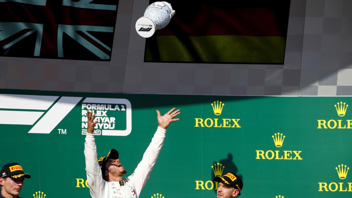 <p>Lewis Hamiltonfeiert seinen Sieg in Ungarn.</p>