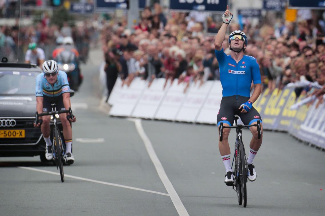 <p>Elia Viviani (r.) ließ Lampaert im Sprint um die entscheidenden Meter hinter sich.</p>