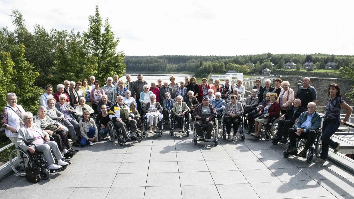 <p>Bei dem von der ehrenamtlich tätigen Animationsgruppe des St.Vither Seniorenheims organisierten Ausflug zur Eupener Wesertalsperre erlebten die 55 Bewohner, in Begleitung ihrer 13 Betreuer, einen unvergesslichen Tag.</p>