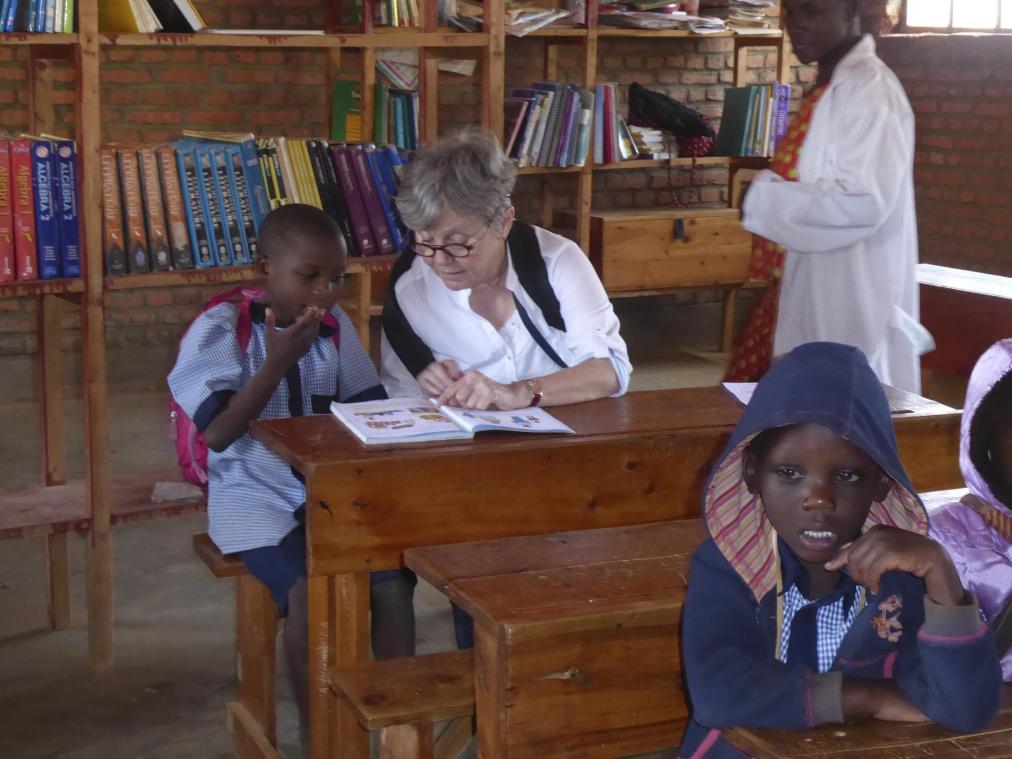 <p>Doris Schlembach war und ist Pädagogin, auch beim Besuch in Muramba.</p>