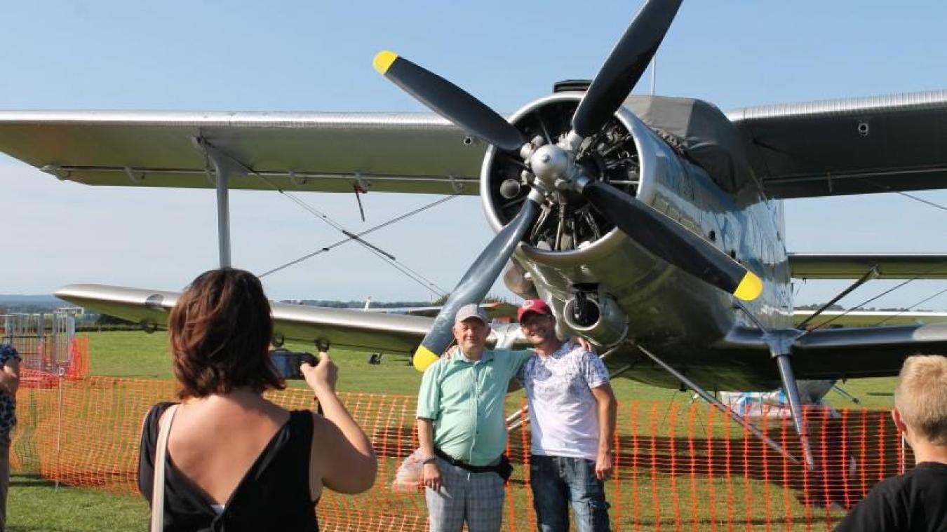 <p>Die Besucher des Büllinger Flugplatzfestes können wieder den größten einmotorigen Doppeldecker der Welt, die „Antonov“, bestaunen und auch Rundflüge mit dem „Riesen“ buchen.</p>