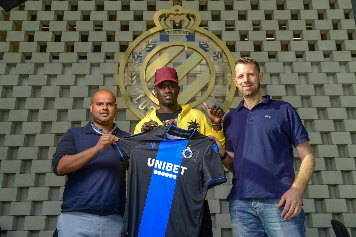 <p>Mbaye Diagne (Mitte) entschied sich gegen Anderlecht und für Brügge.</p>