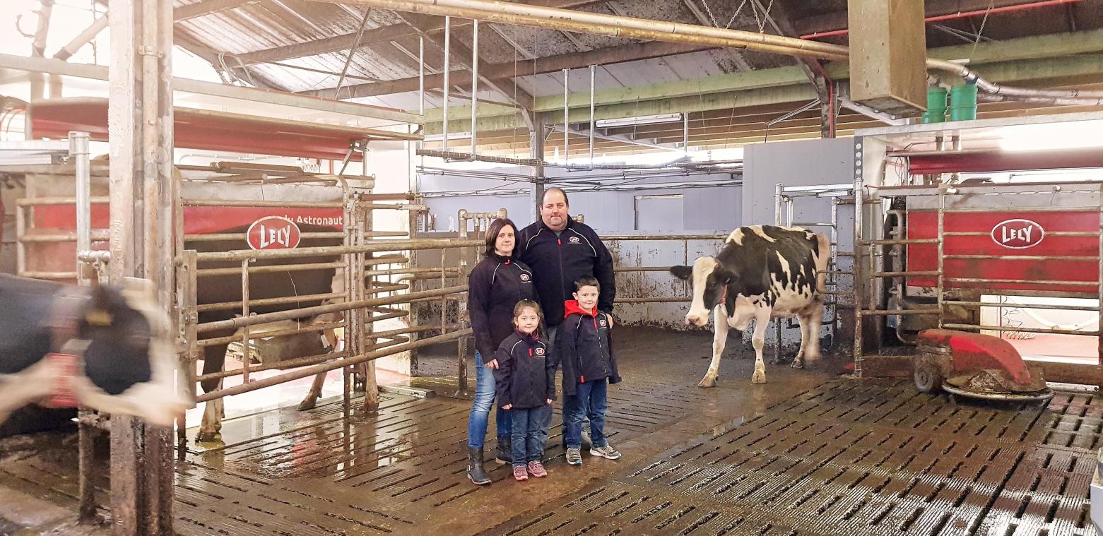<p>Carlo Neissen und Familie öffnen die Türen ihres Milchviehbetriebs in Dürler.</p>