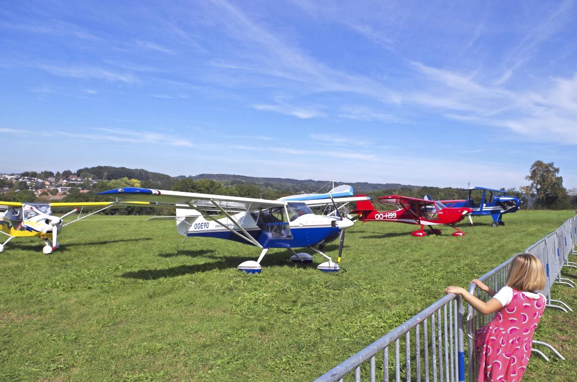 <p>Ultraleicht-Flugzeuge und einen Hubschrauber konnte man am Wochenende aus nächster Nähe betrachten.</p>