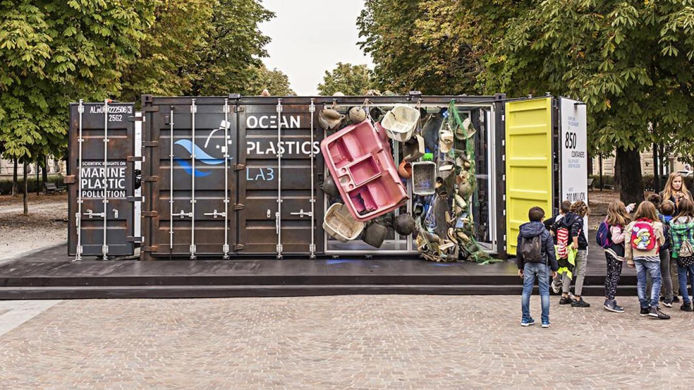 <p>Die Ausstellung, die sich in Form von vier Containern präsentiert, soll die Besucher für das Problem der Plastikverschmutzung in den Weltmeeren sensibilisieren.</p>