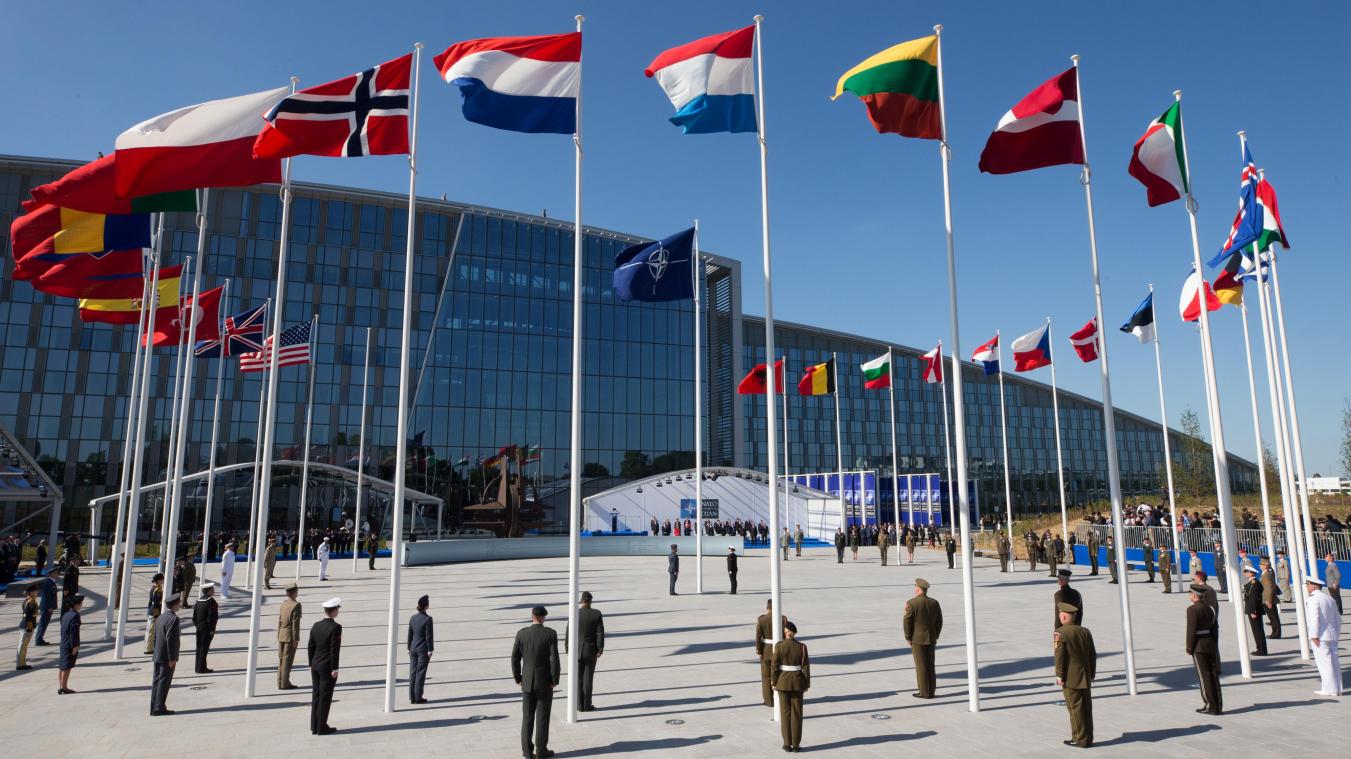 <p>Bei der feierlichen Übergabe des neuen Nato-Hauptquartiers im Jahr 2017 wurden die Flaggen der Nato-Mitgliedsstaaten gehisst.</p>
