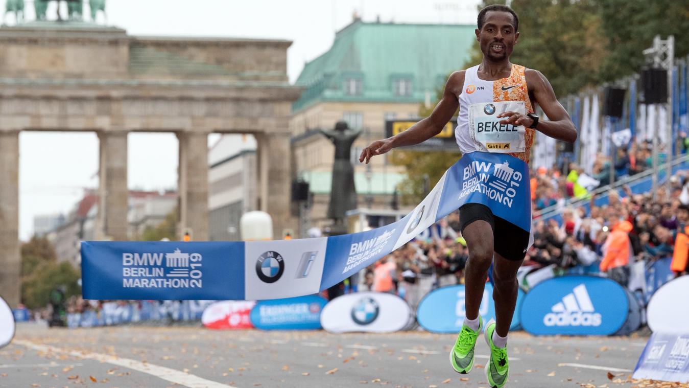 <p>Bekele aus Äthiopien läuft beim BMW Berlin Marathon nach 2:01:41 Stunden als Erster durchs Ziel.</p>
