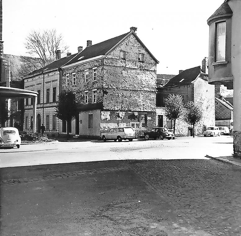 <p>Das Haus genannt „die Stanketten“ stand möglicherweise an der Stelle, an der 1975 das Haus Friebel an der Ecke Klötzerbahn/Schulstraße abgerissen wurde.</p>