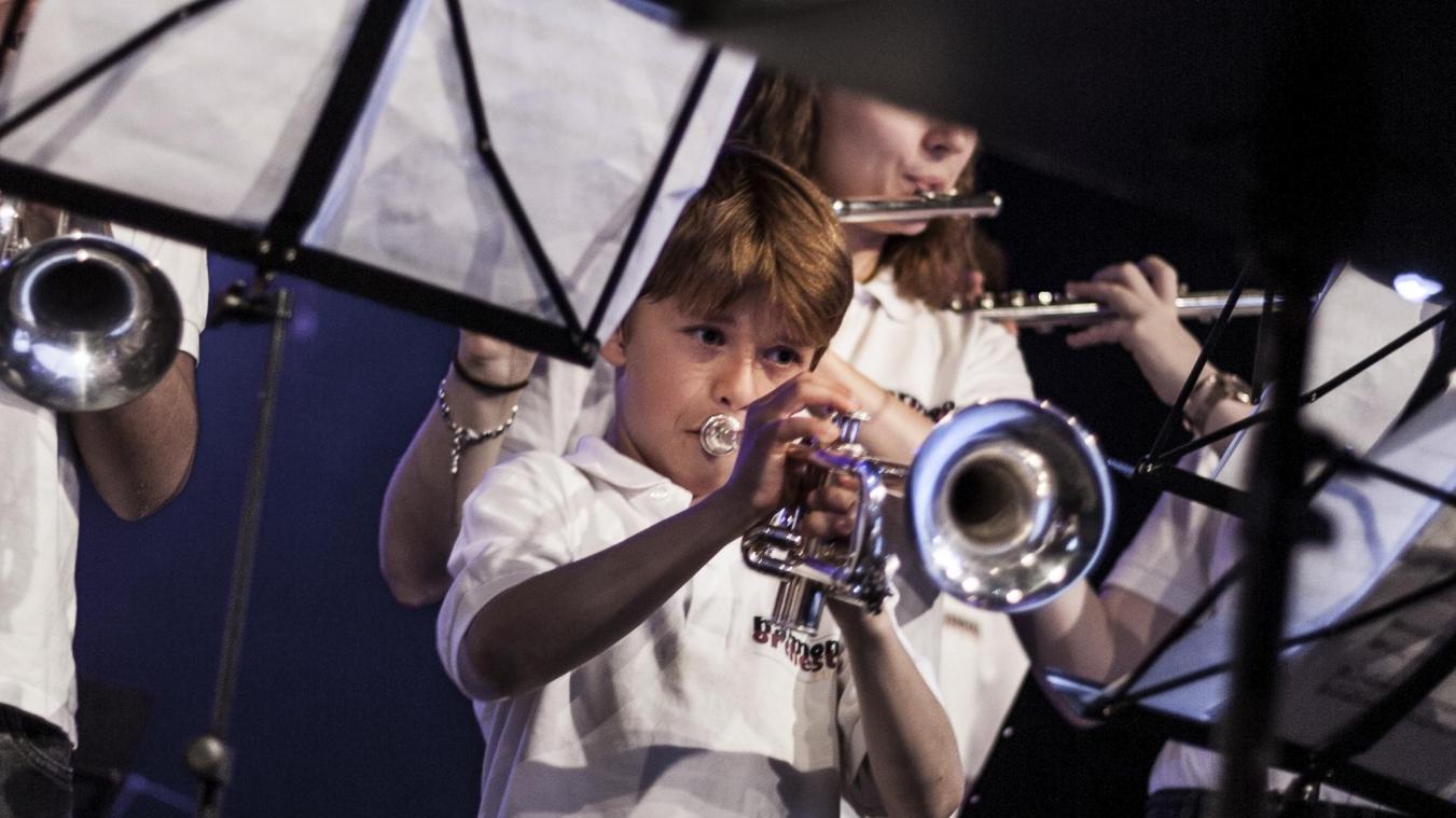 <p>Zahlreiche Mitglieder des Harmonieorchester HOE sind oder waren Schüler an der Eupener SGO und konnten durch den Konzertauftritt des Ensembles ihren Mitschülern den Spaß an der handgemachten Live-Musik vermitteln.</p>