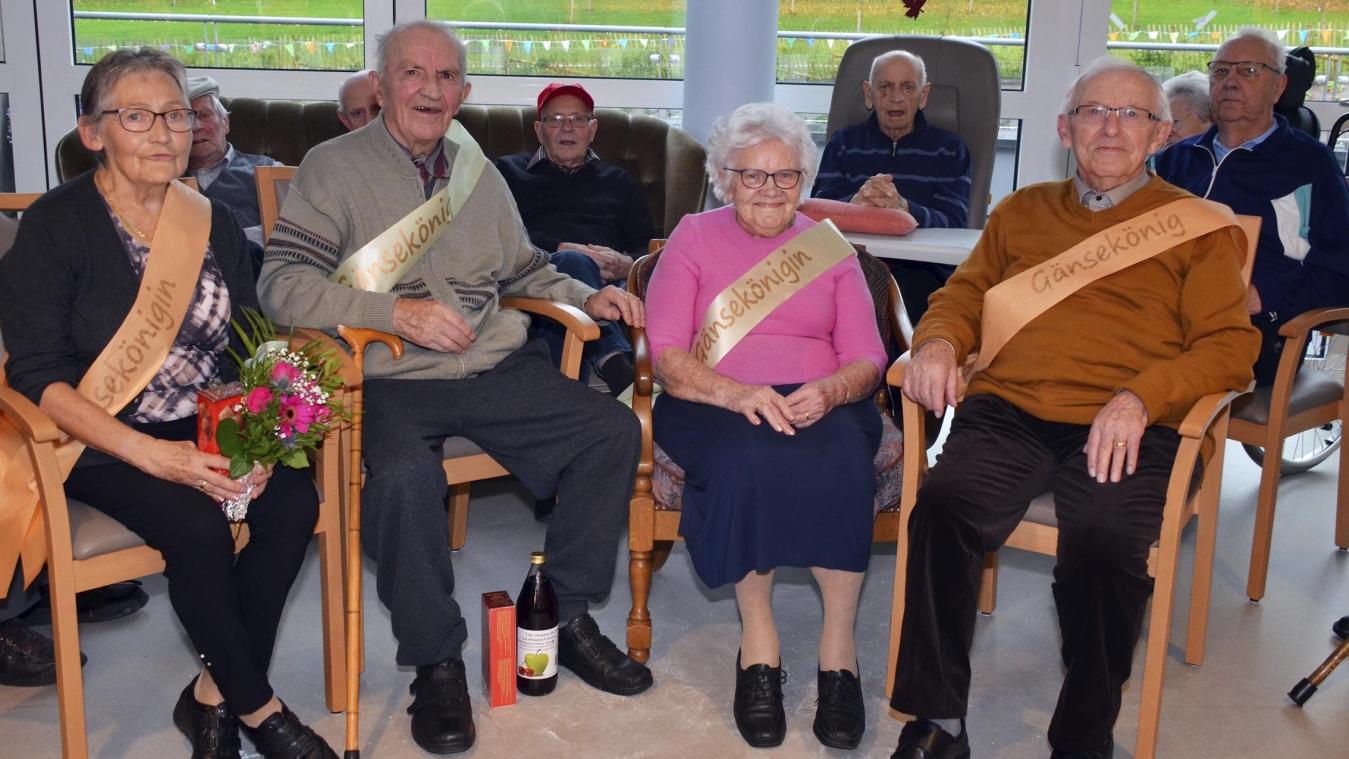 <p>Die neuen Kirmeskönigspaare des Seniorenheims „Hof Bütgenbach“ wurden von ihren Mitbewohnern gebührend gefeiert.</p>