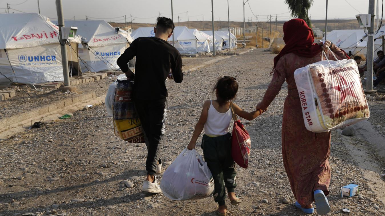 <p>Eine syrische Familie, die durch die türkische Militäroperation im Nordosten Syriens vertrieben wurde und in den Irak geflogen ist.</p>
