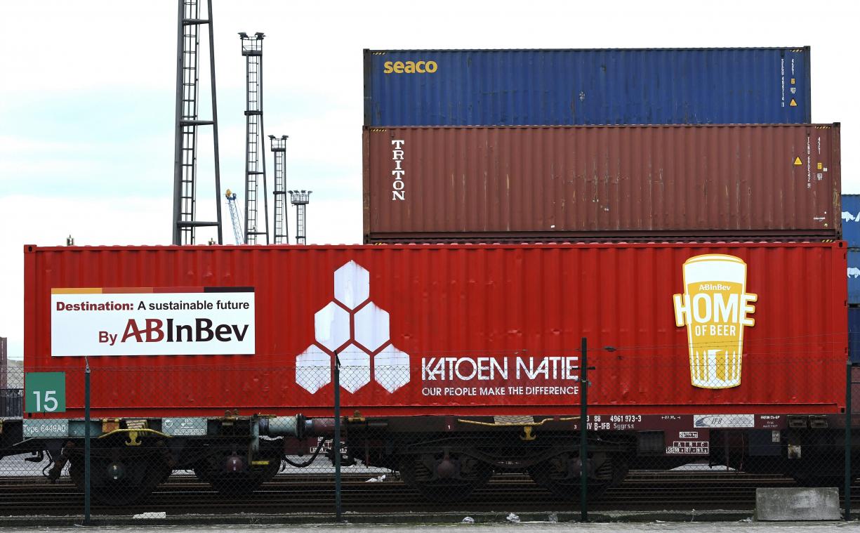 <p>Diesse Woche hat der Brauereikonzern AB InBev die zweite Zugverbindung zum und im Antwerpener Hafen in Betrieb genommen.</p>