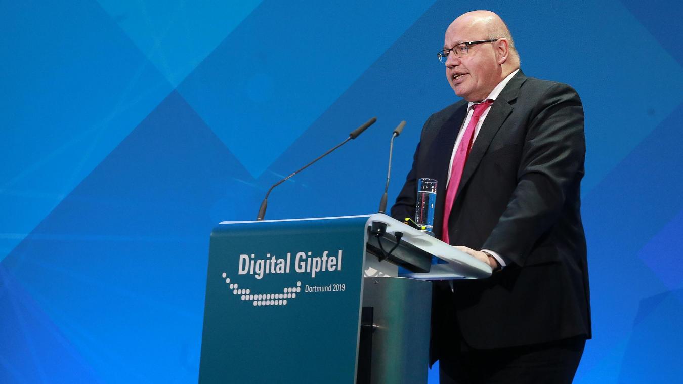 <p>Peter Altmaier (61, CDU) war nach seinem Auftritt von einer Bühne in der Westfalenhalle 3 auf sein Gesicht gestürzt.</p>