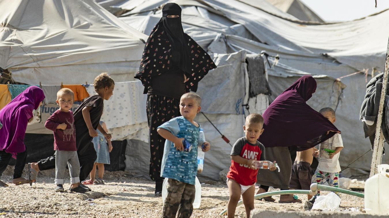 <p>Frauen und Kinder von IS-Kämpfern im kurdischen Lager al-Hol in Nordost-Syrien.</p>