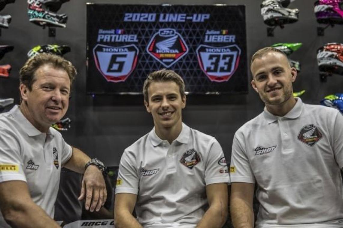 <p>Das Honda JM Racing Team mit Rennstalleigner Jacky Martens und den Fahrern Julien Lieber und Benoît Paturel (von links).</p>