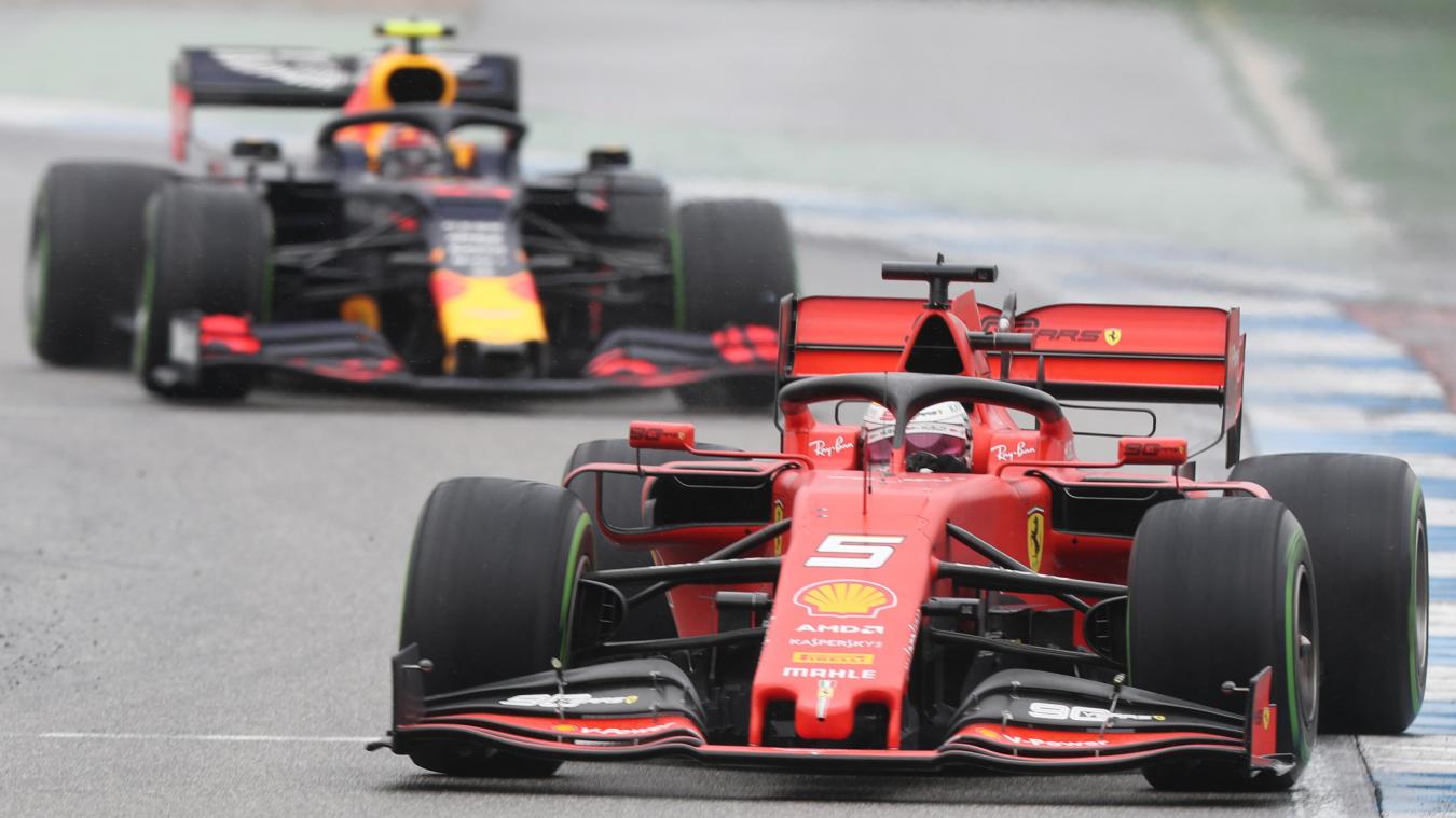 <p>Ferrari-Pilot Sebastian Vettel (vorne) und Pierre Gasly vom Team Aston Martin Red Bull Racing beim diesjährigen Grand Prix von Deutschland</p>