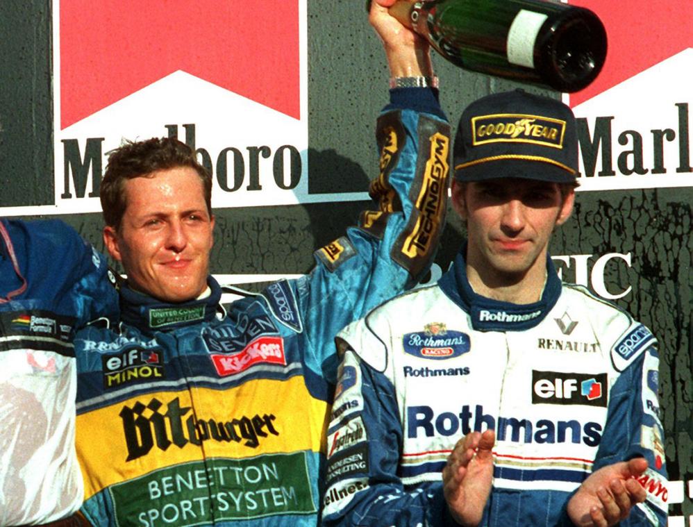 <p>Michael Schumacher (links) und Damon Hill gemeinsam auf dem Podium.</p>