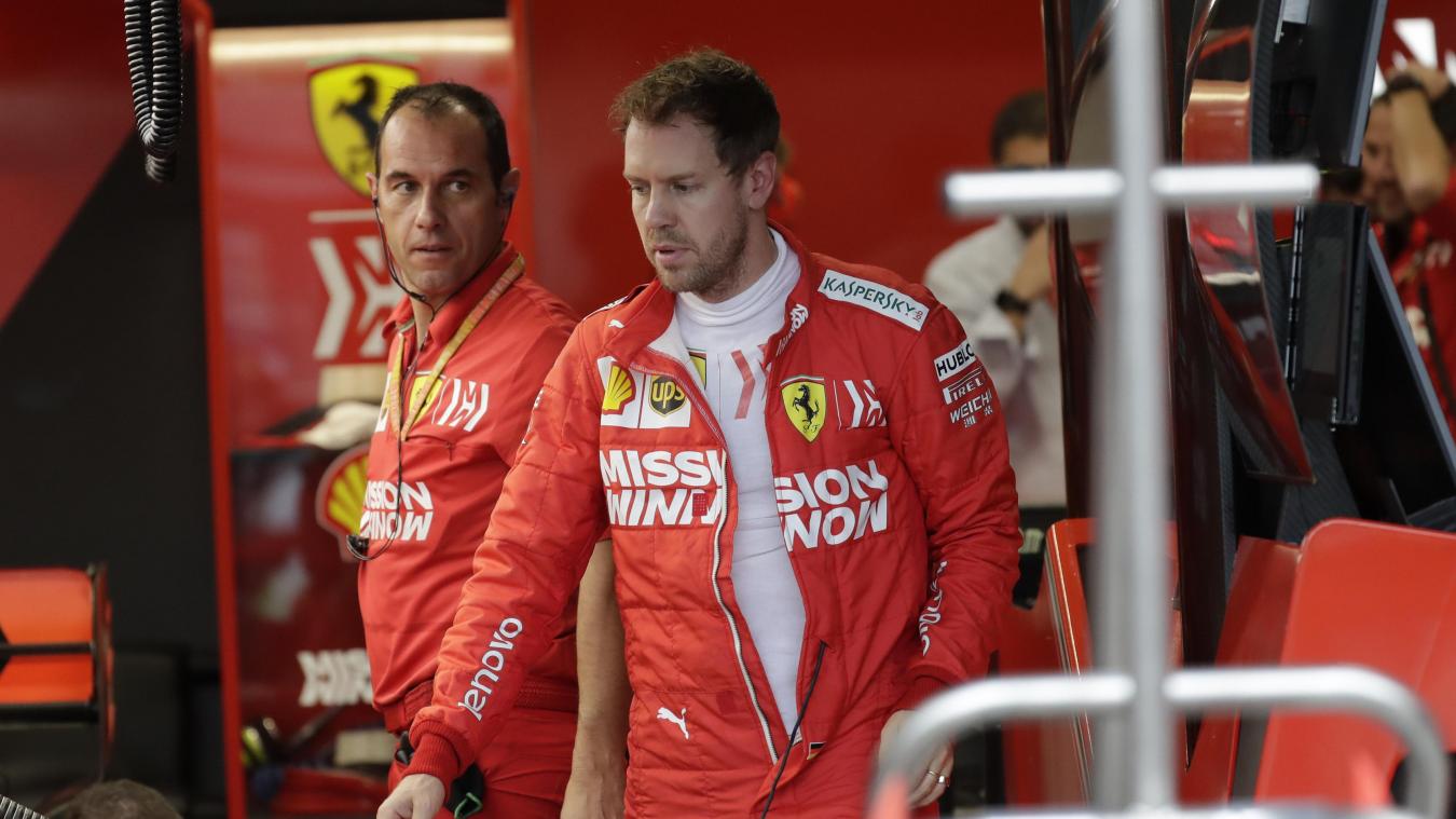 <p>Sebastian Vettel (r.) aus Deutschland vom Team Ferrari nach dem zweiten freien Training.</p>