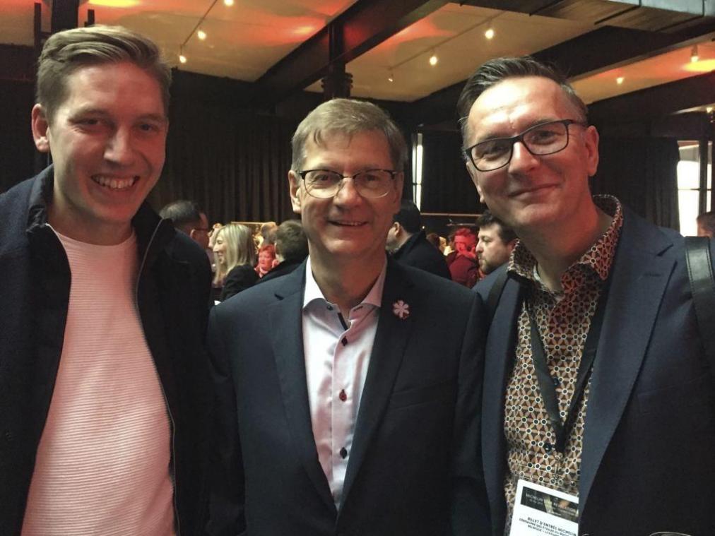 <p>Unsere Aufnahme zeigt die ostbelgischen Sterneköche Gary Kirchens (La Villa Lorraine, links) und Eric Pankert (Zur Post, rechts) mit dem General Manager des Guide Michelin, Marc Roosens.</p>