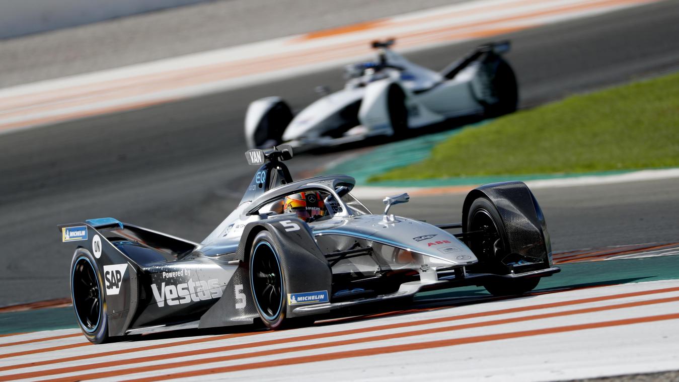 <p>Mercedes, hier mit Fahrer Stoffel Vandoorne (B), ist Neuling in der Formel E.</p>