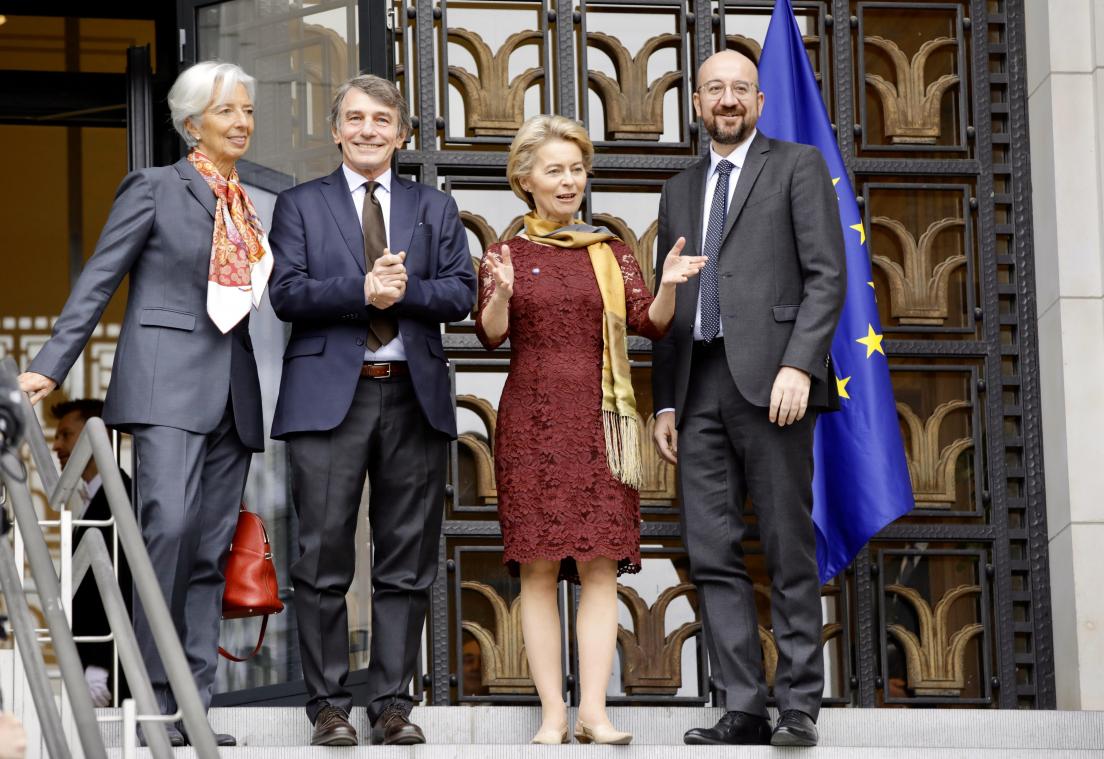 <p>Christine Lagarde, Vorsitzende der Europäischen Zentralbank, David Sassoli, Präsident des Europäischen Parlaments, Ursula von der Leyen, Präsidentin der Europäischen Kommission, und Charles Michel, EU-Ratspräsident, stehen anlässlich des 10. Jahrestages des Inkrafttretens des Vertrags von Lissabon am Haus der Europäischen Geschichte (v.l.n.r.).</p>